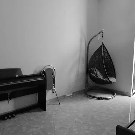 Gowhere Airport Homestay